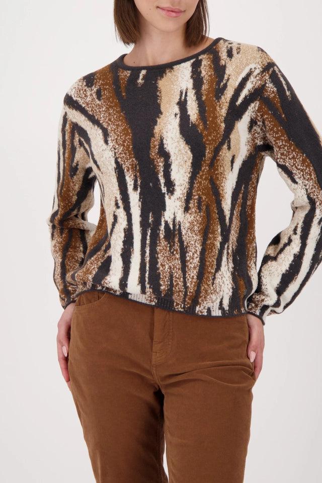 Knitted jumper with tiger pattern