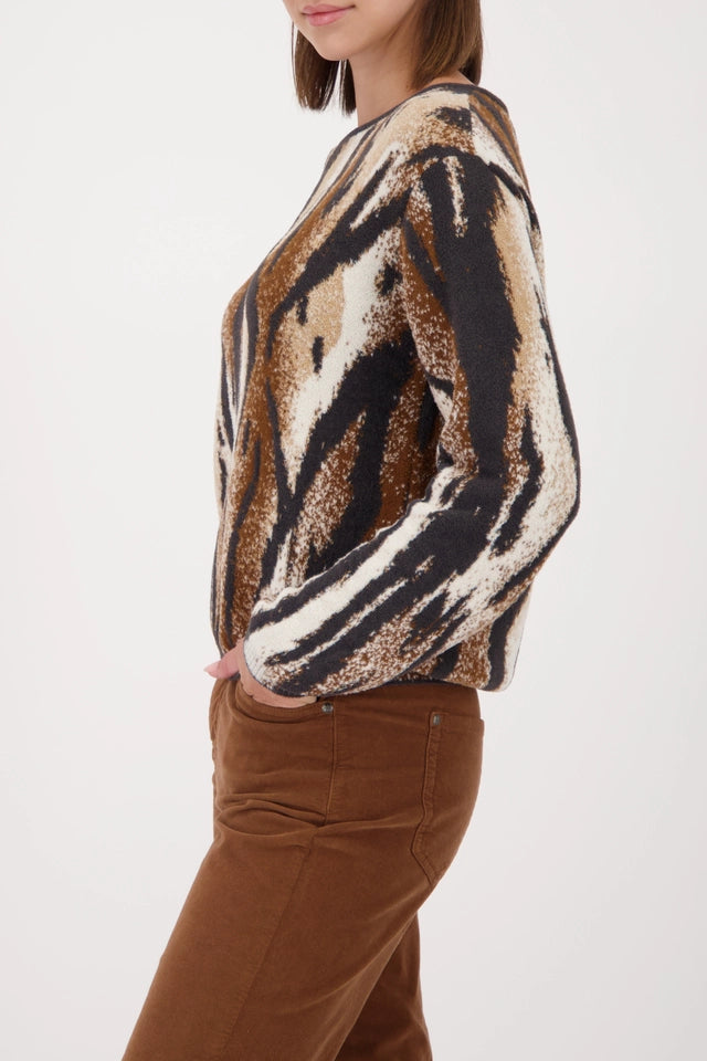 Knitted jumper with tiger pattern