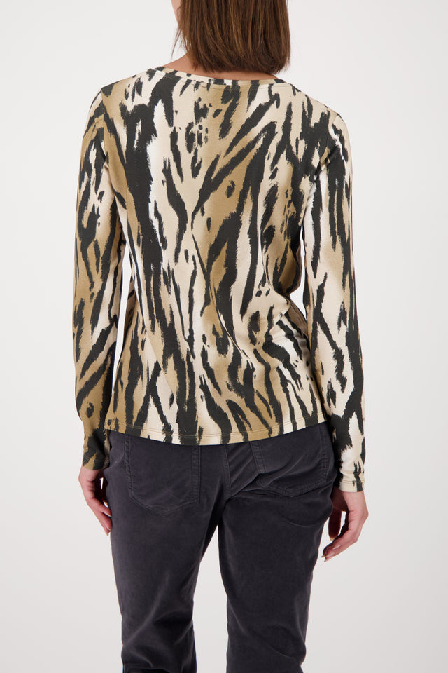 Knitted jumper with tiger pattern