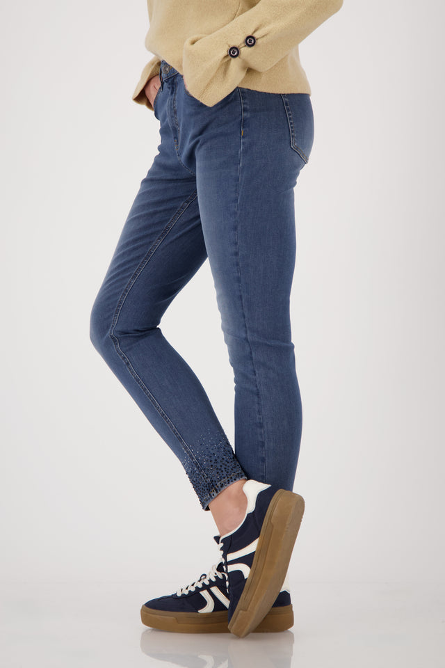 Jeans with decorative details on the seams