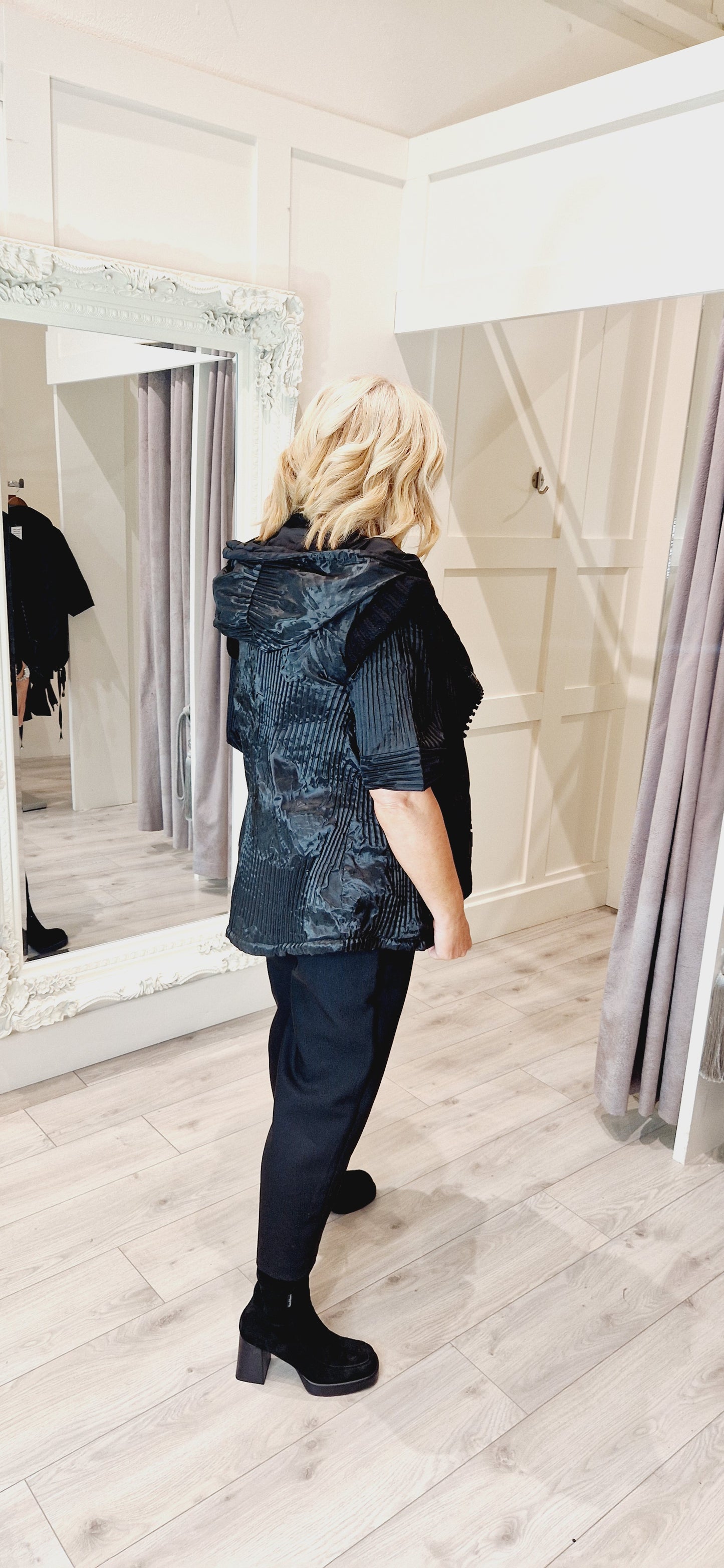 Funky black Taffata Gillet With Zip