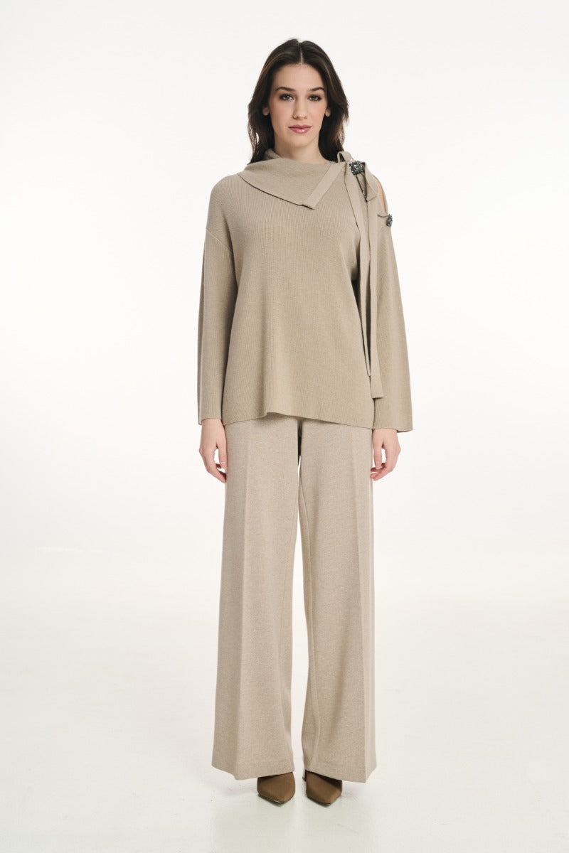 Beige Knitted Blouse With A Bow