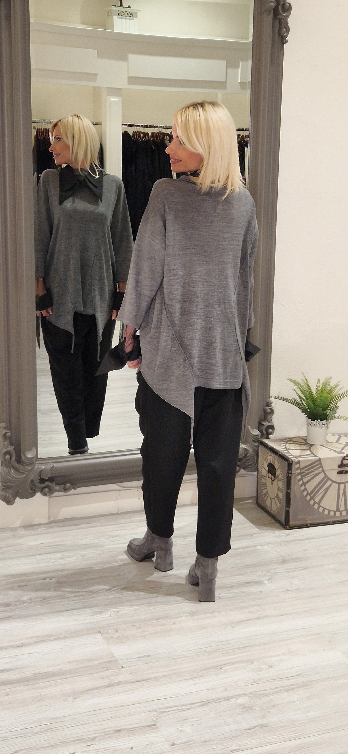 Grey Knit Blouse With Detachable Collar