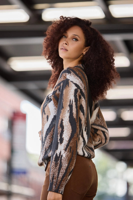 Knitted jumper with tiger pattern
