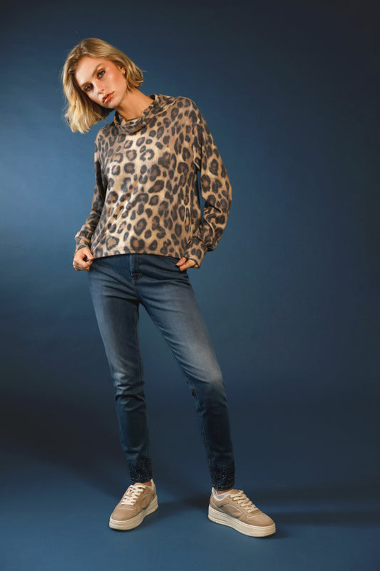 Jeans with decorative details on the seams
