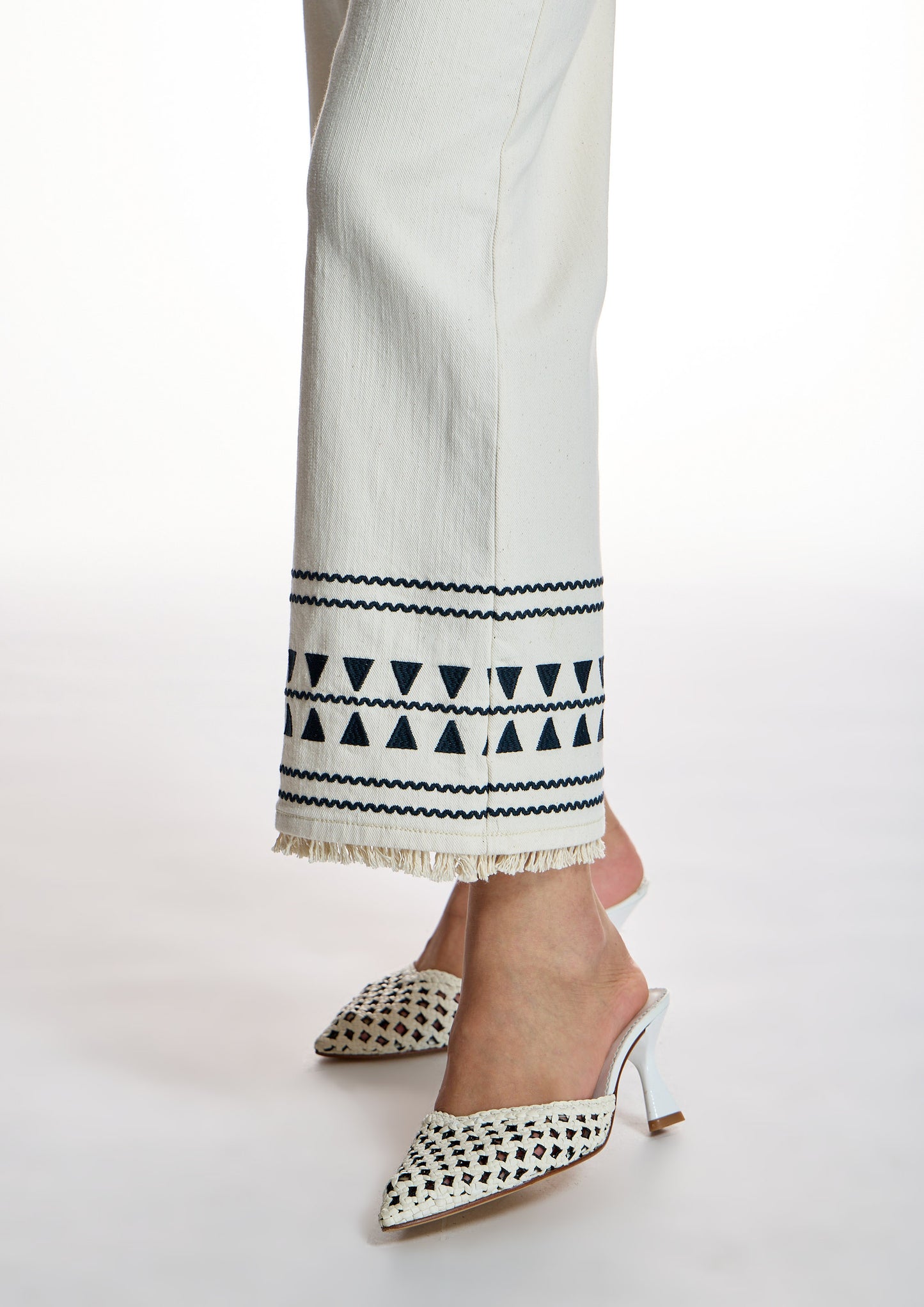 Embroidered Contrast Raw Jeans
