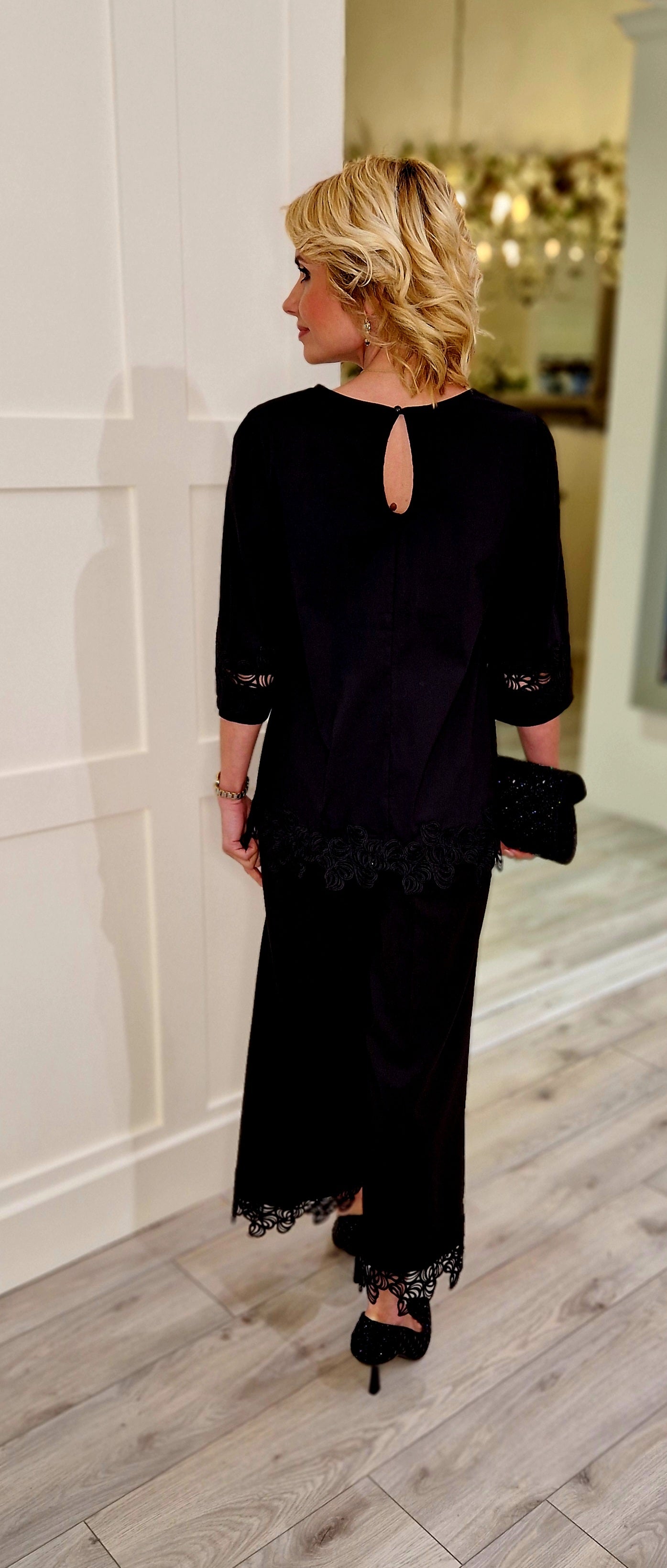 Black Cropped Pants With Lace