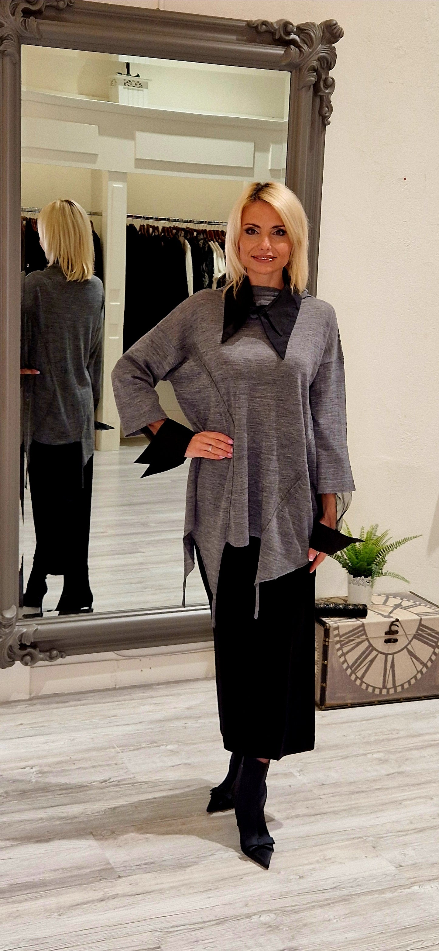 Grey Knit Blouse With Detachable Collar