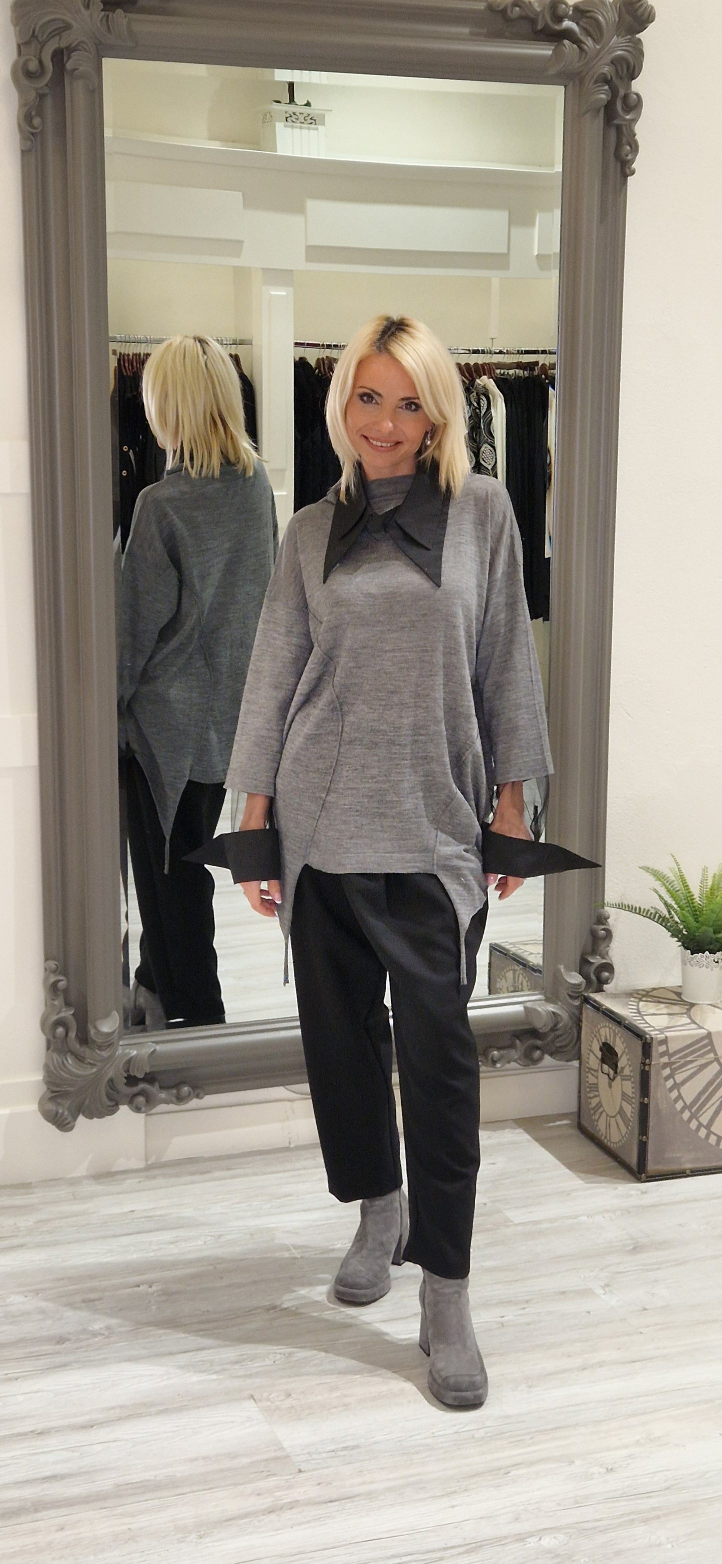 Grey Knit Blouse With Detachable Collar