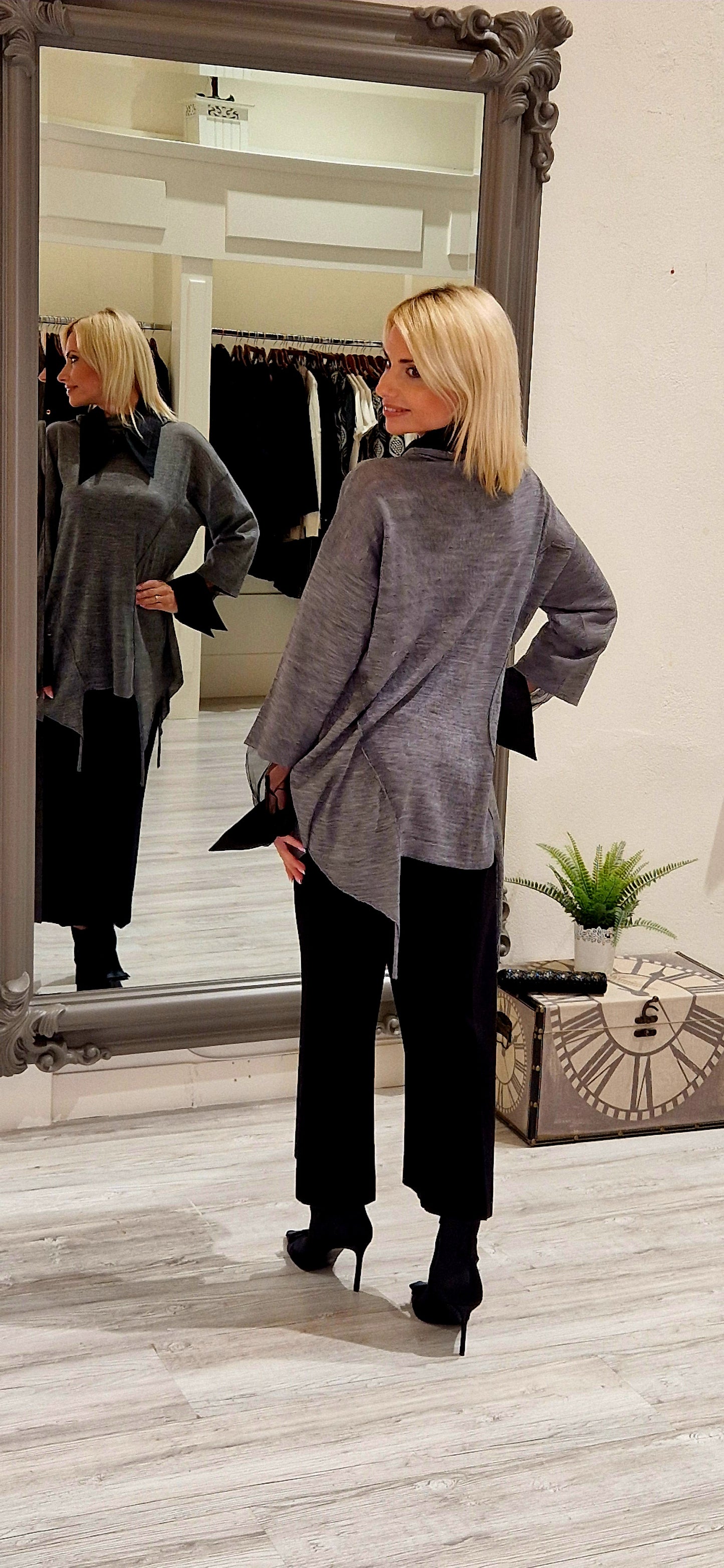 Grey Knit Blouse With Detachable Collar