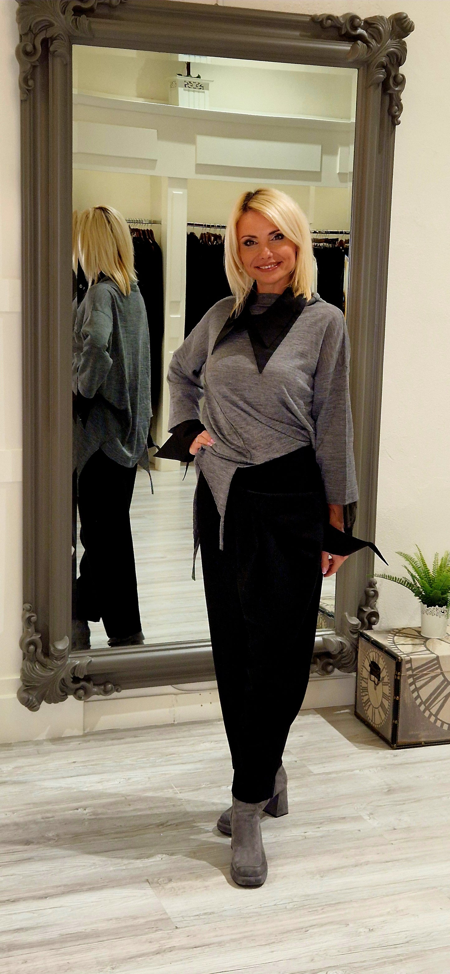 Grey Knit Blouse With Detachable Collar